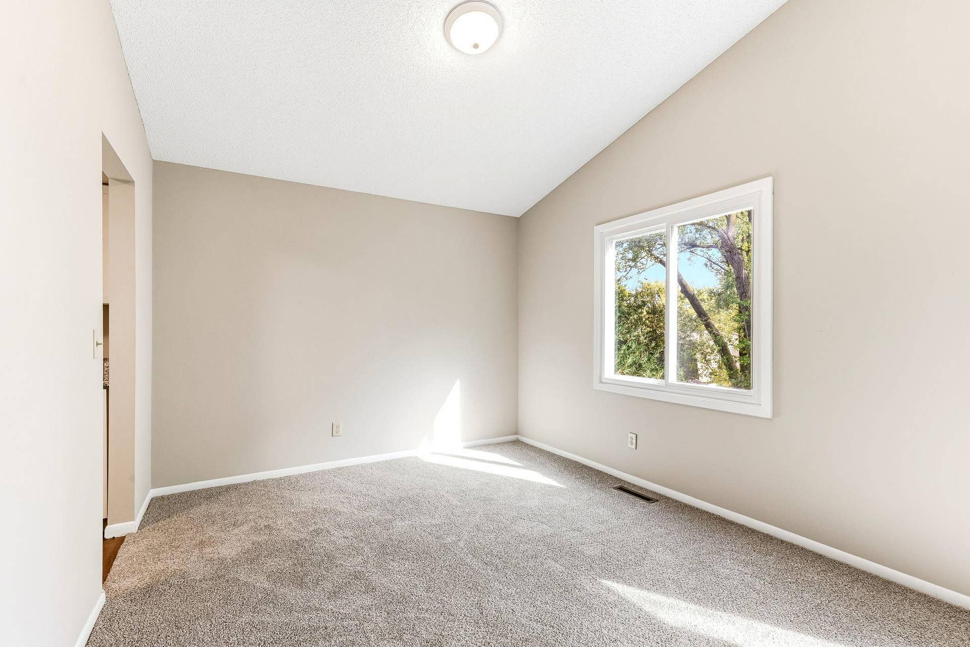 13205 W Manor Boulevard, Burnsville, MN 55337 13205 W Manor Boulevard, Burnsville, MN 55337
