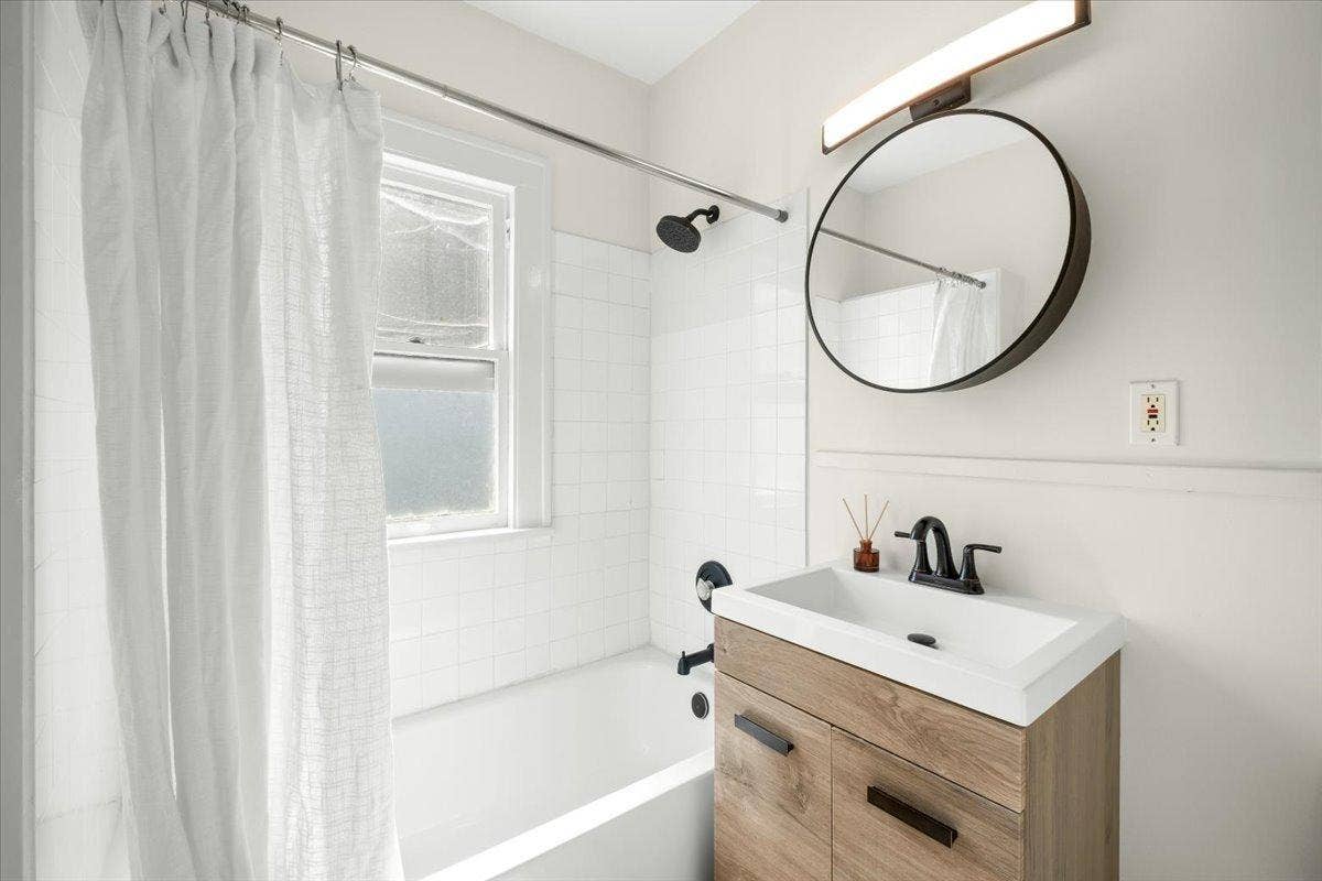3140 40th Avenue S, 15, Minneapolis, MN 55406 Full Bath on Main Floor