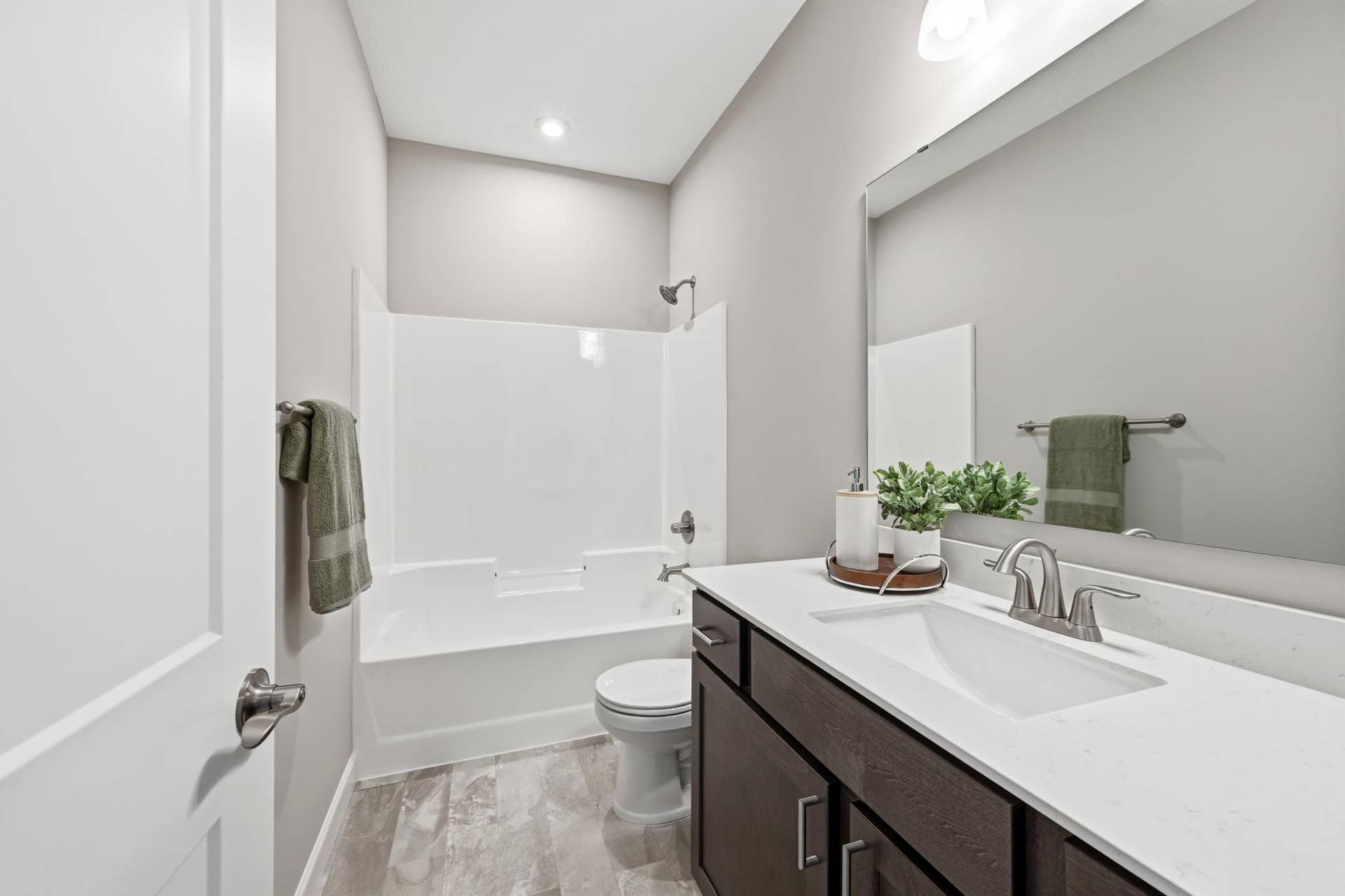 937 Kepler Avenue NE, Hanover, MN 55341 Hall Bath - The Madison at 937 Kepler Ave NE in Oakview Ridge!