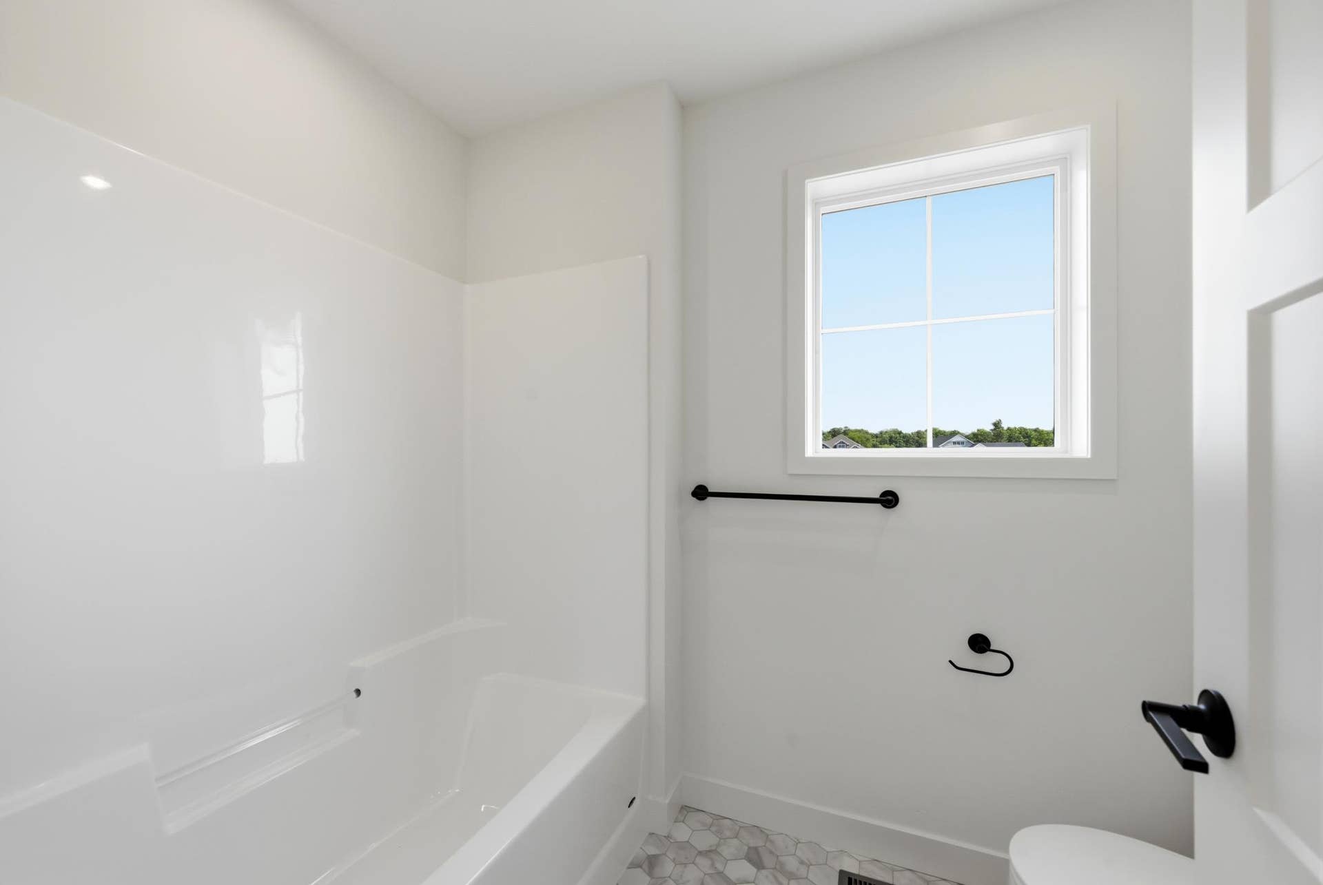 819 Walnut Grove Lane, Hanover, MN 55341 Upper Level Hall Bath - The Brookview at 819 Walnut Grove Lane in Oakview Ridge!