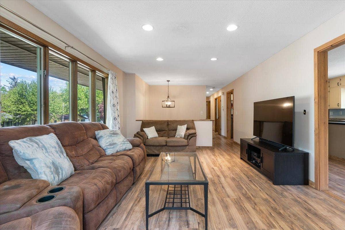 1614 12th Avenue SE, Saint Cloud, MN 56304 10-DSC05621.jpg