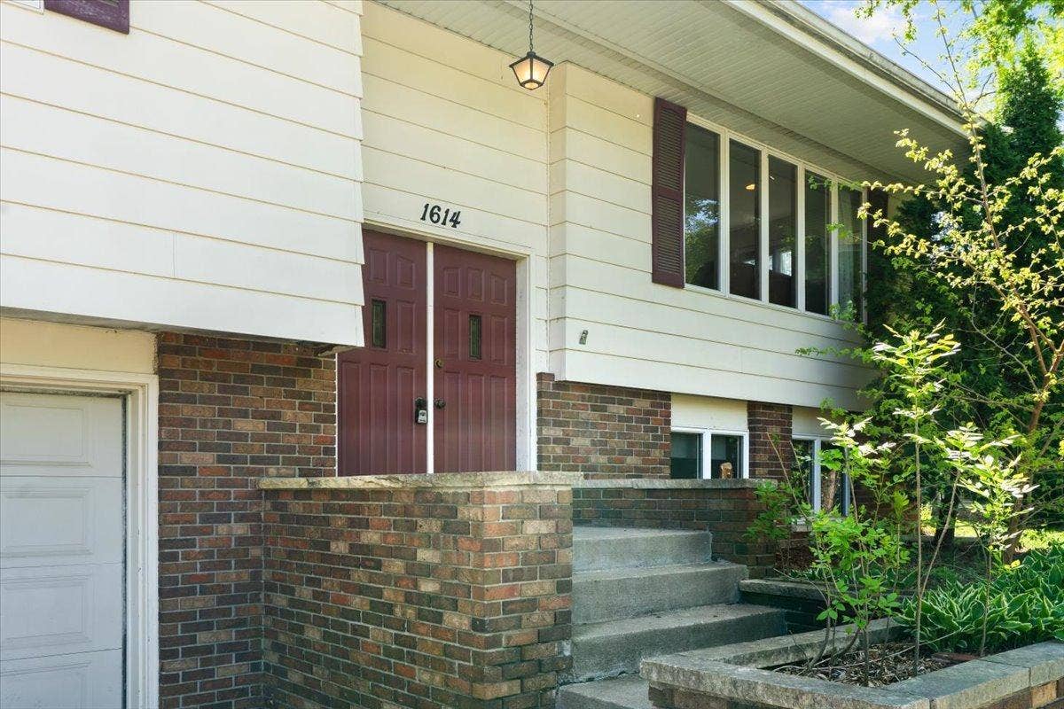 1614 12th Avenue SE, Saint Cloud, MN 56304 03-DSC05486.jpg