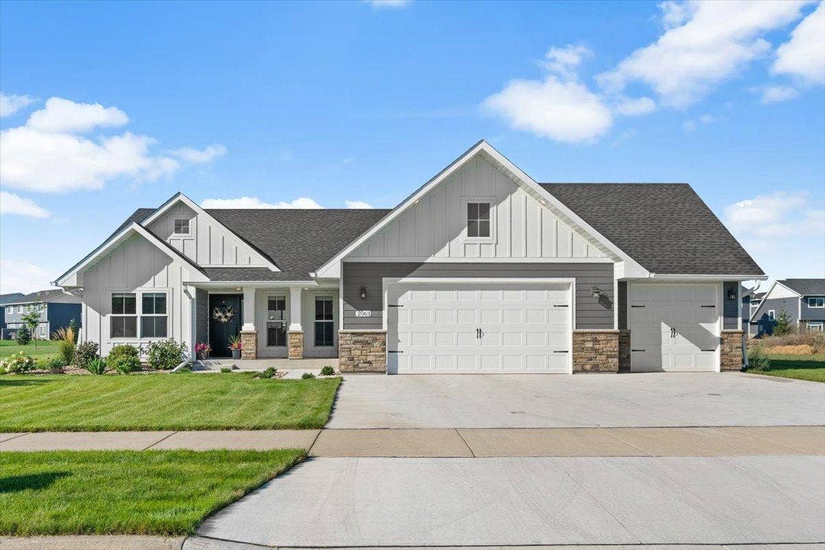 2063 Sandstone Loop N, Sartell, MN 56377 Welcome!