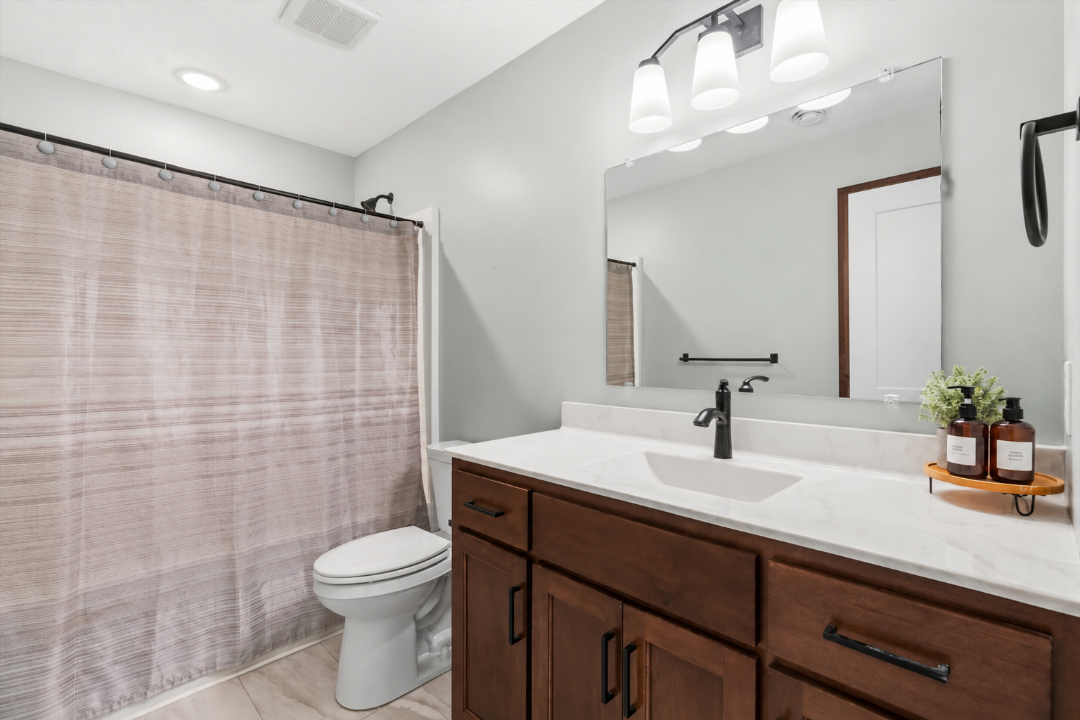 2063 Sandstone Loop N, Sartell, MN 56377 2nd full bath