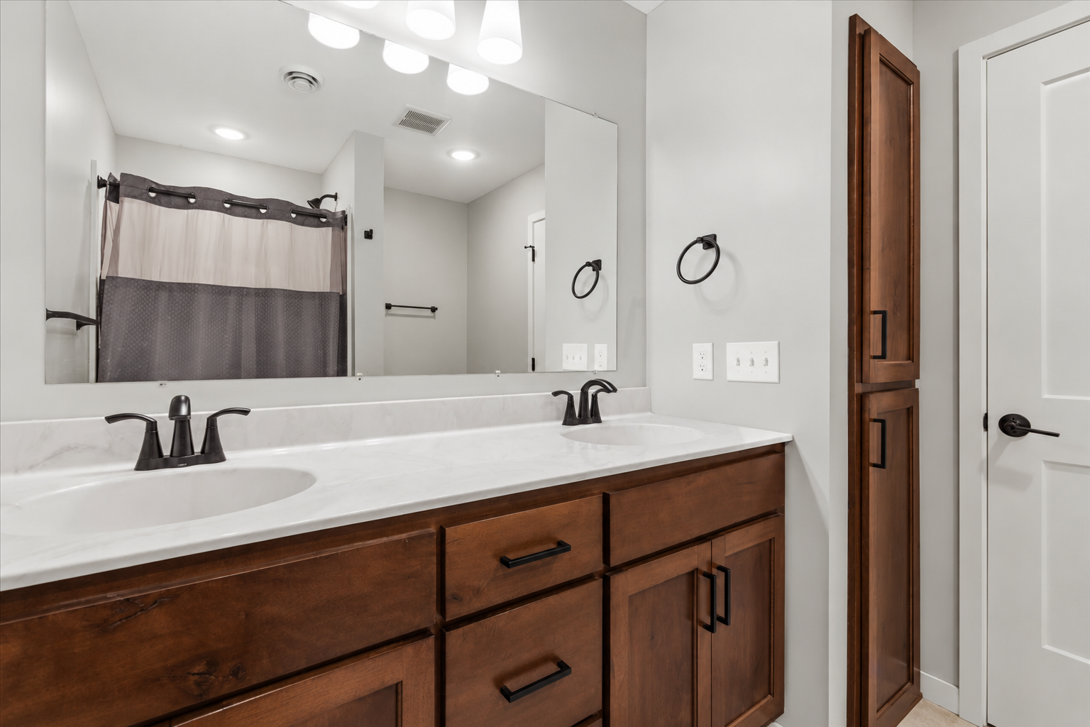 2063 Sandstone Loop N, Sartell, MN 56377 Primary bath dual vanity