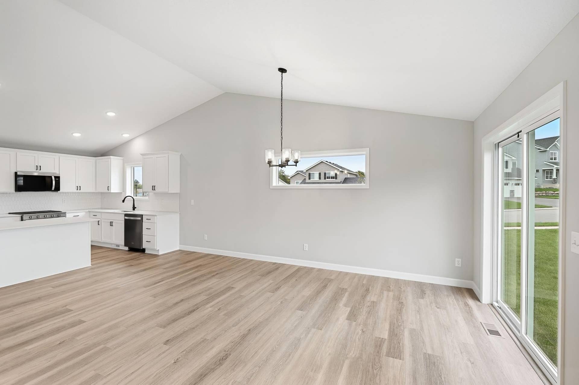 Dining - The Crestview at 810 Walnut Ct in Oakview Ridge!