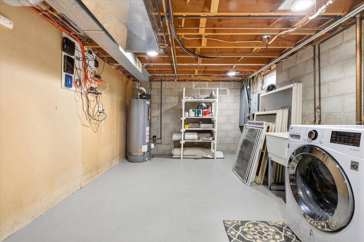 1284 12th Avenue N, Saint Cloud, MN 56303 Large utility/laundry room
