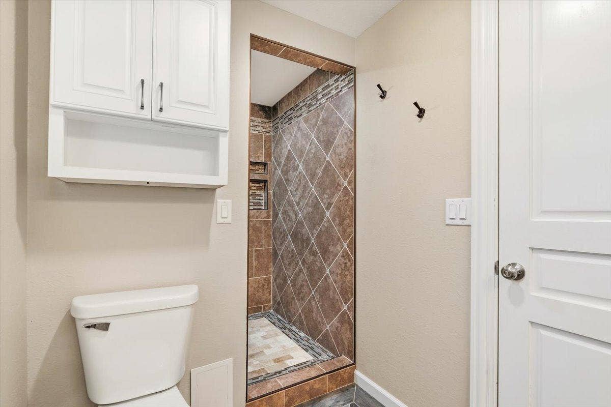 1284 12th Avenue N, Saint Cloud, MN 56303 Roomy tiled walk-in shower!