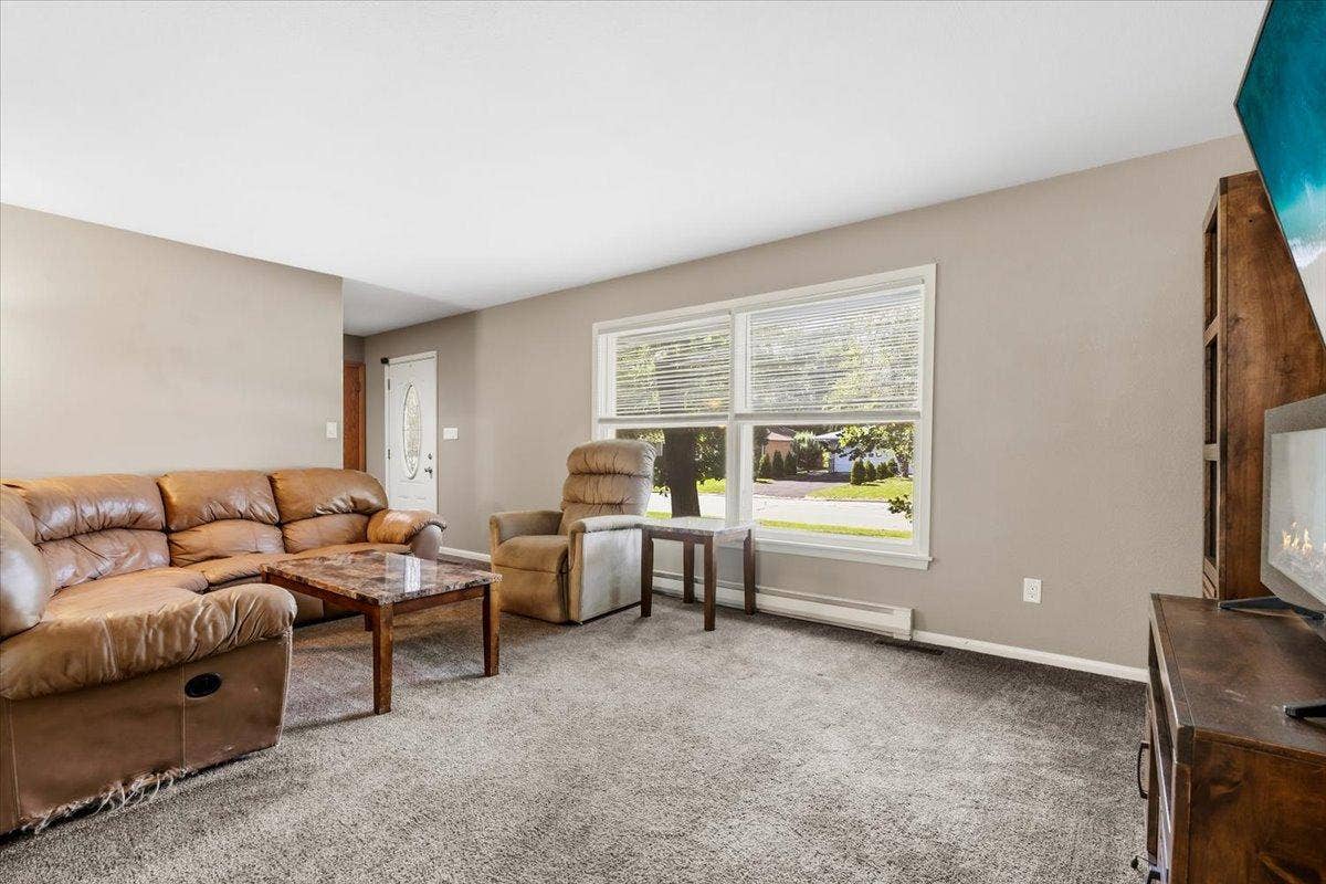 1284 12th Avenue N, Saint Cloud, MN 56303 1284 12th Avenue N, Saint Cloud, MN 56303