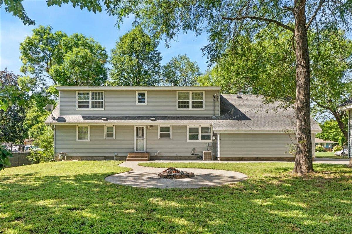 1284 12th Avenue N, Saint Cloud, MN 56303 Large, private yard