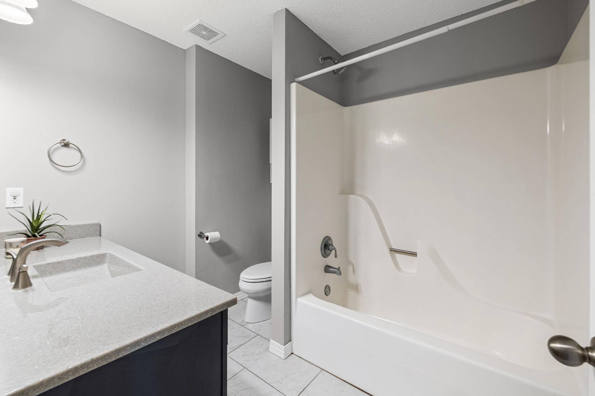2044 Pheasant Run Street, Shakopee, MN 55379 1V5A2883_web.jpg