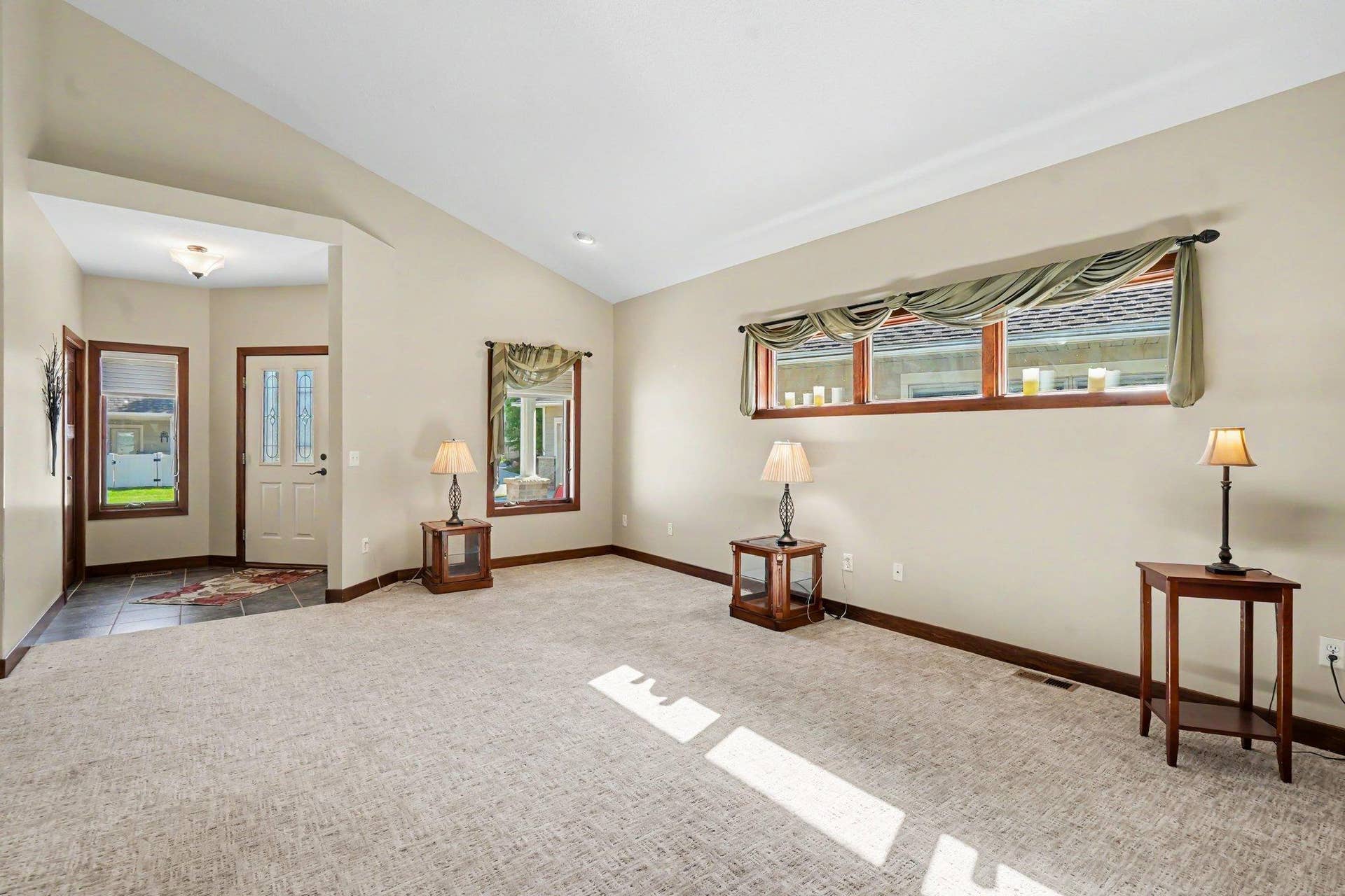 11040 Dahlia Street NW, Coon Rapids, MN 55433 006_file_1460.jpg