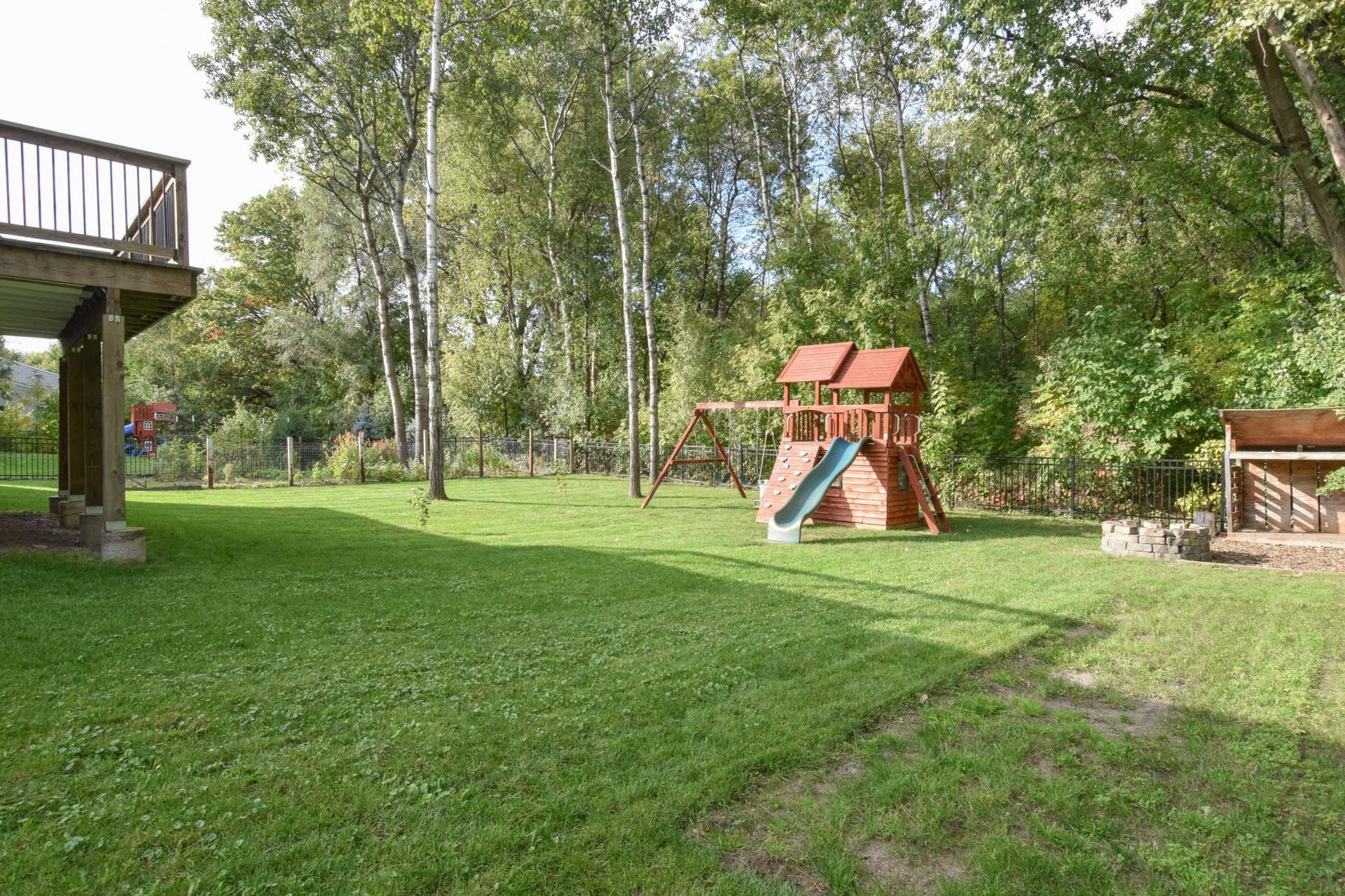 Play Set Stays with Home-What a Bonus!!!