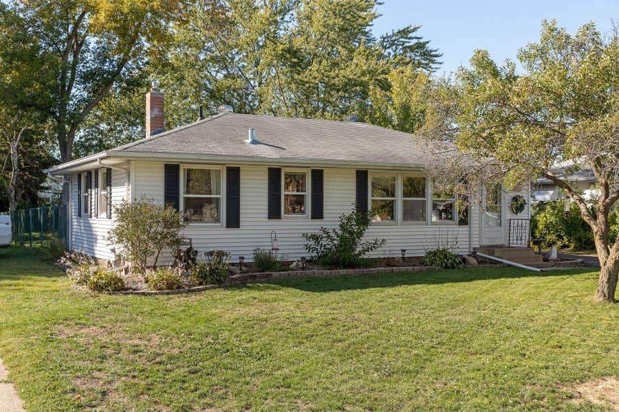 Property photo for 2701 Apache Road N, North Saint Paul, MN