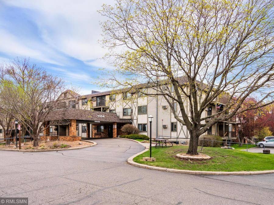 Property photo for 1304 W Medicine Lake Drive, Plymouth, MN