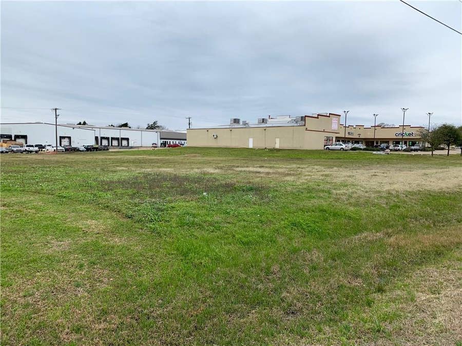 Property photo for 7 Oak Creek Drive, Kaufman, TX