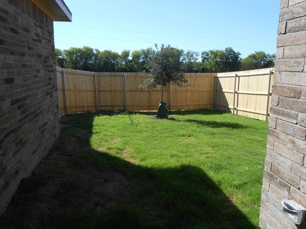 1930 Cross Oaks Drive, Lancaster, TX 75146