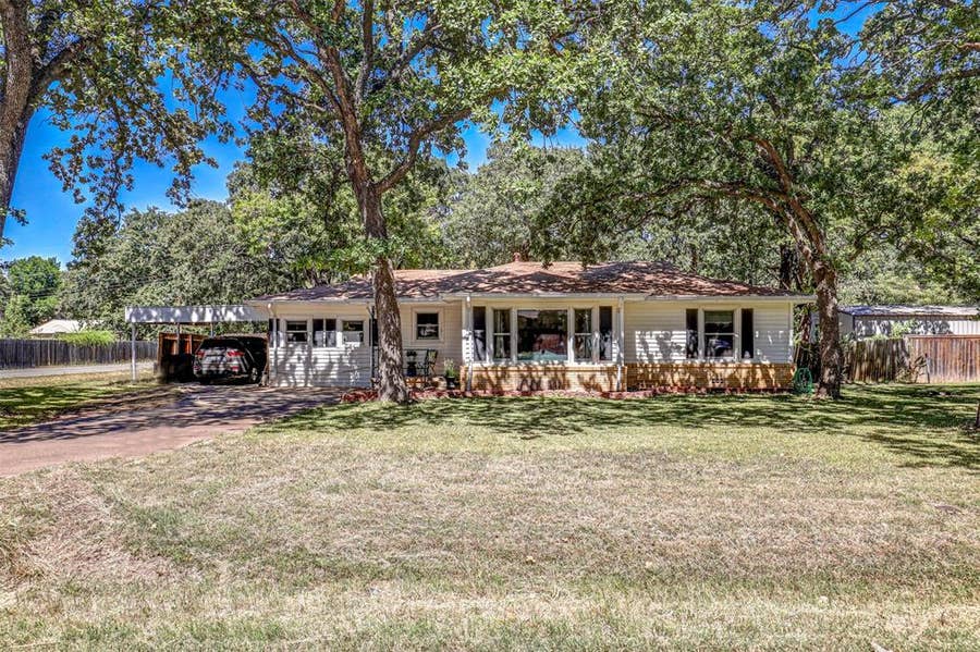 Property photo for 1101 Carpenter Street, Azle, TX