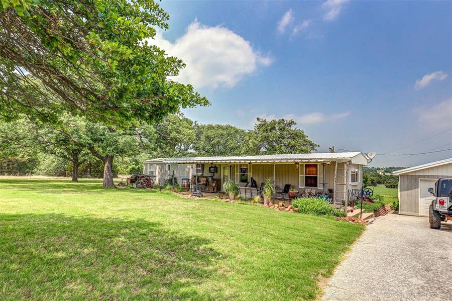 Property photo for 911 New Hope Road, Boyd, TX