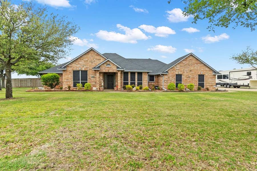 Property photo for 8060 Mavis Avenue, Waxahachie, TX
