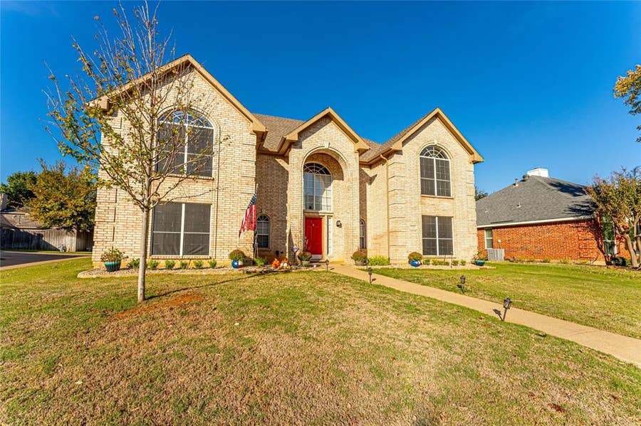 Property photo for 2212 Swallow Lane, Lewisville, TX