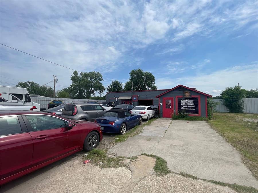 Property photo for 1006 W 6th Street, Irving, TX
