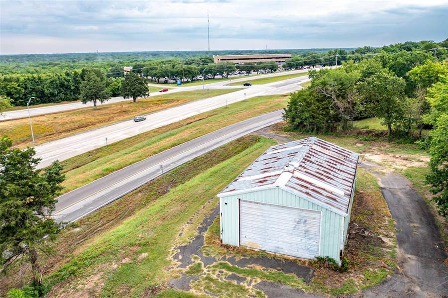 Property photo for 1021 W Grove Street, Kaufman, TX