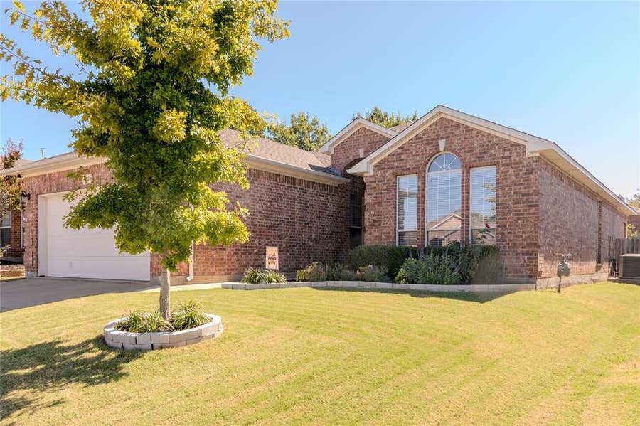 Property photo for 4024 Martinsburg Drive, Fort Worth, TX