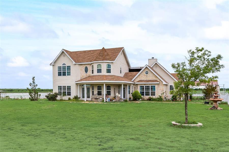 Property photo for 5646 N US Highway 69, Celeste, TX