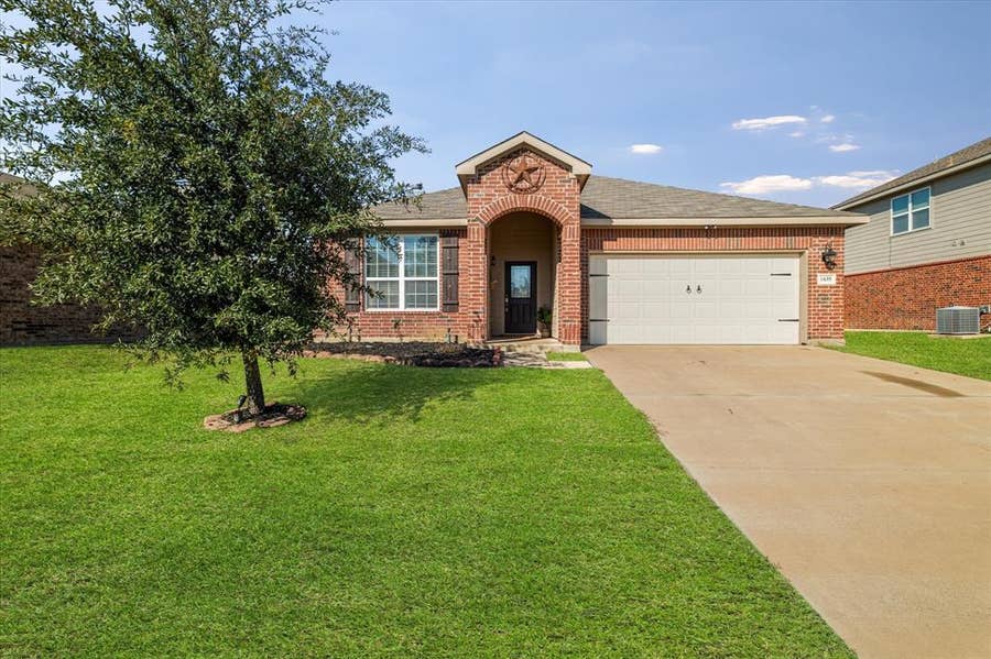 Property photo for 1635 Kawati Way, Krum, TX