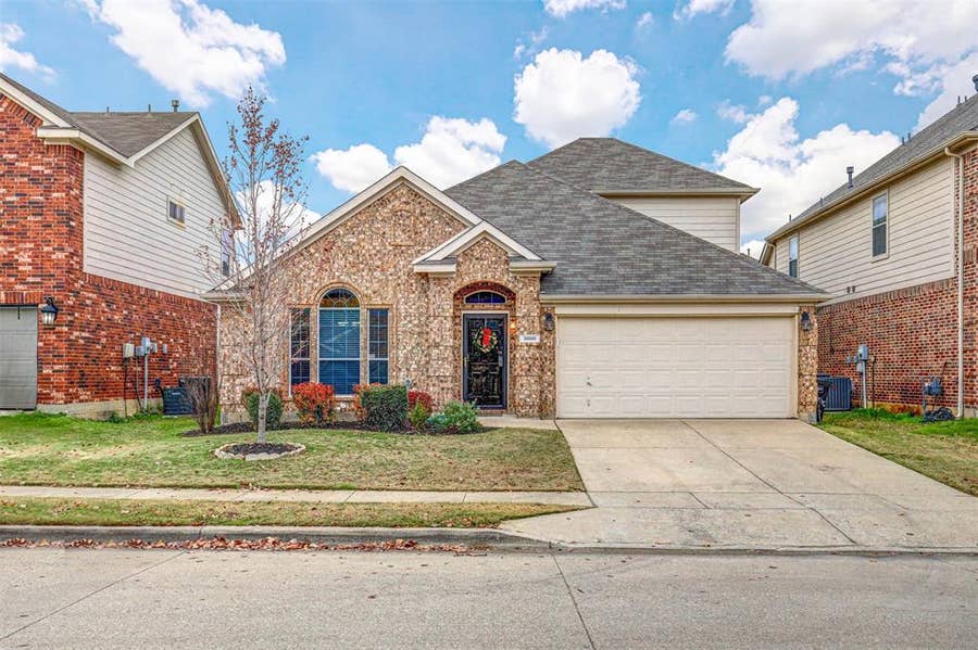 Property photo for 10010 Voss Avenue, Fort Worth, TX