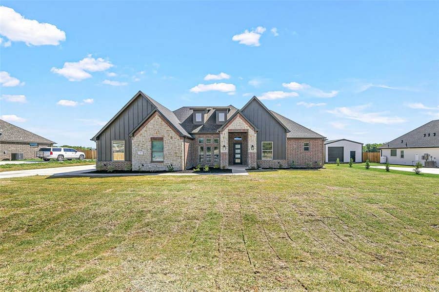 Property photo for 113 Moreland Street, Paradise, TX