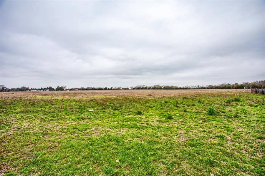 Property photo for 1414 S Bluegrove Road, Lancaster, TX