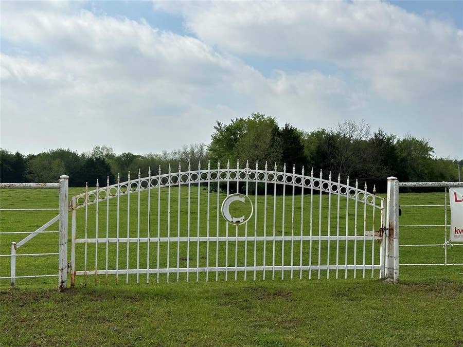 Property photo for 619 N Watson Street, Seagoville, TX