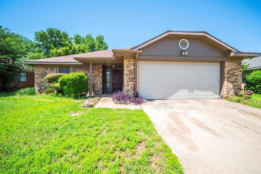 Property photo for 3304 Country Creek Lane, Fort Worth, TX