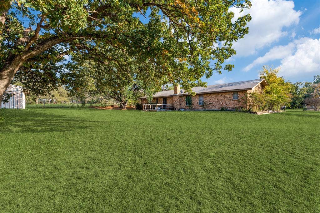 1425 Swiney Hiett Road, Kennedale, TX 76060 View of yard