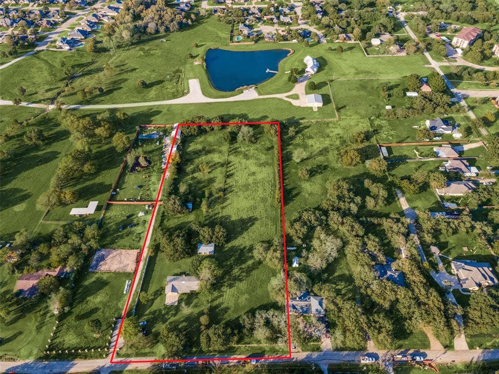 1425 Swiney Hiett Road, Kennedale, TX 76060 Drone / aerial view with a water view