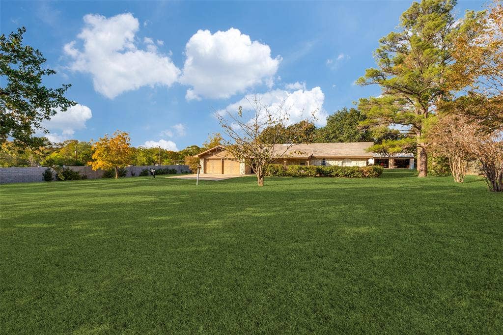 1425 Swiney Hiett Road, Kennedale, TX 76060 View of yard