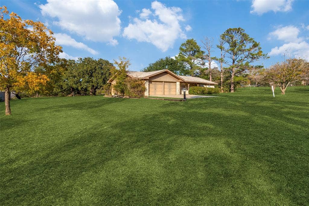 1425 Swiney Hiett Road, Kennedale, TX 76060 View of yard