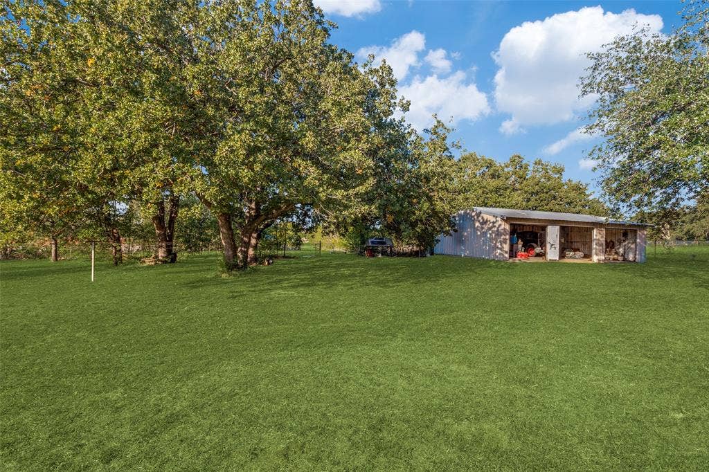 1425 Swiney Hiett Road, Kennedale, TX 76060 View of yard