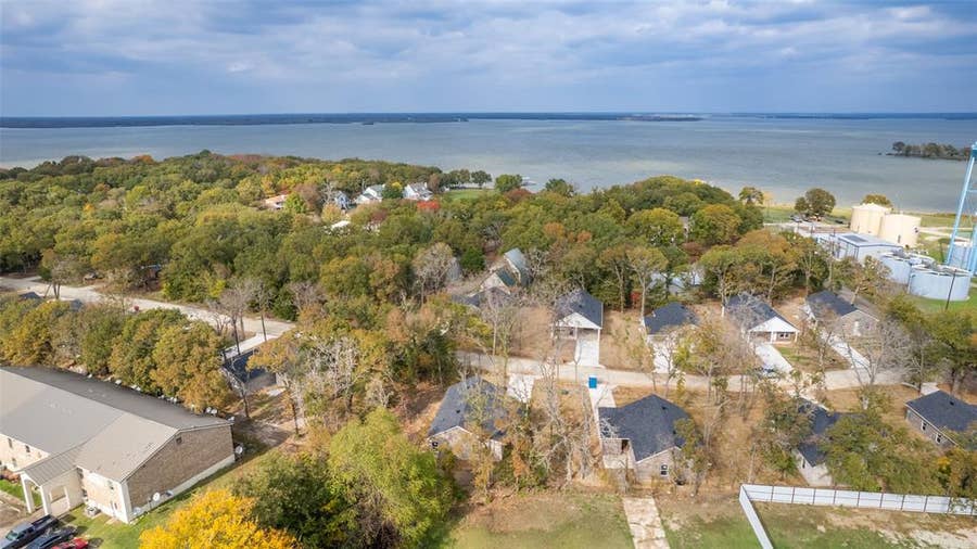 Property photo for 924 Woodland Drive, West Tawakoni, TX