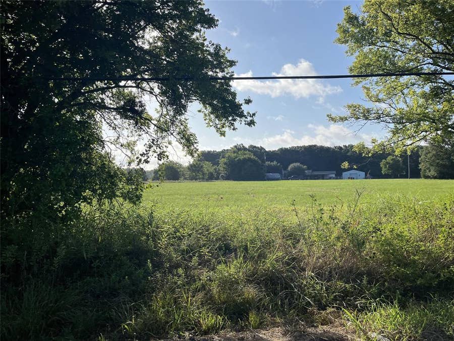 Property photo for 210 Tomahawk Drive, West Tawakoni, TX