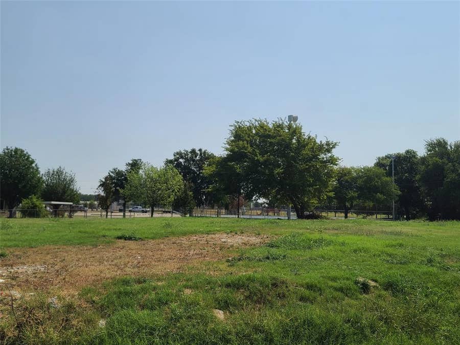 Property photo for 3020 Claibourne Boulevard, Dallas, TX