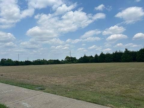 Property photo for 123 Parks Drive, DeSoto, TX