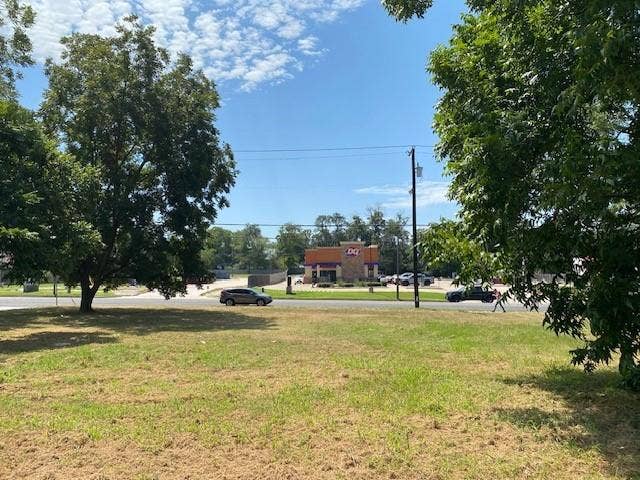 Property photo for 913 E Tyler Street, Athens, TX