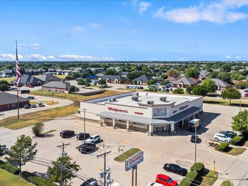 Property photo for 833 N Saginaw Boulevard, Saginaw, TX
