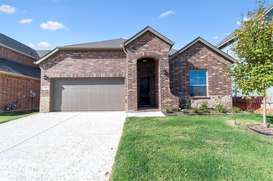Property photo for 108 Sunshine Drive, Euless, TX