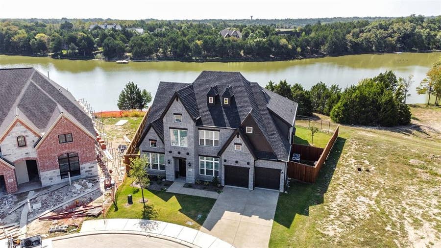 Property photo for 2866 Shane Drive, Midlothian, TX