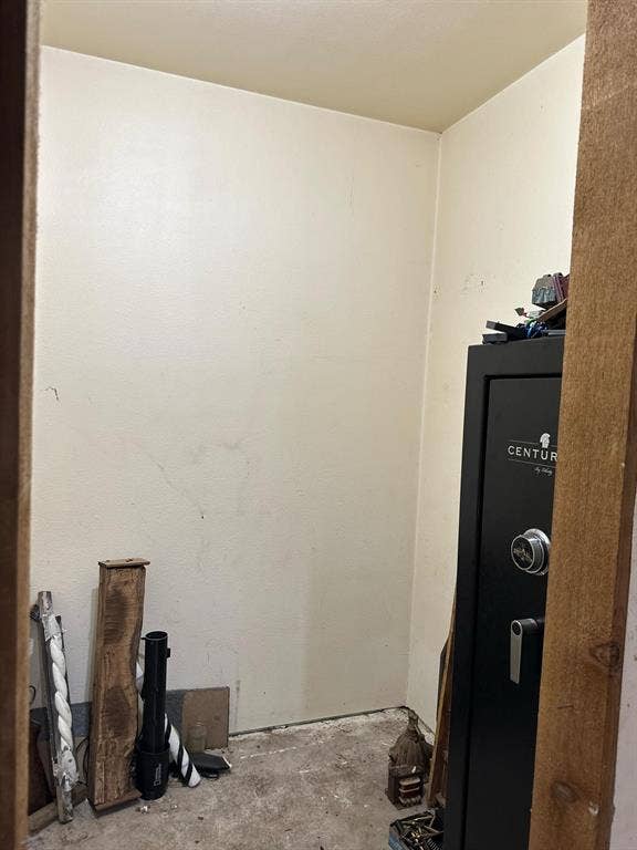 11420 County Road 420, Tyler, TX 75704 Miscellaneous room featuring concrete flooring