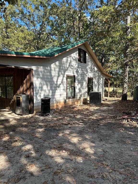 11420 County Road 420, Tyler, TX 75704 View of side of home featuring central AC unit